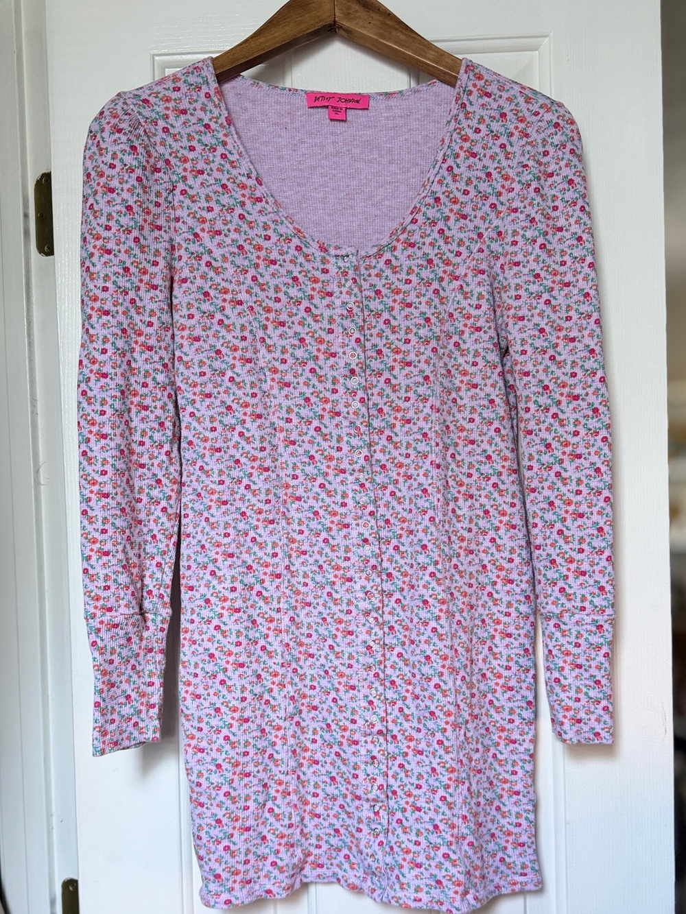 Betsey Johnson Women’s Floral Long-Sleeve waffle knit Shirt - Pink. Sz XL